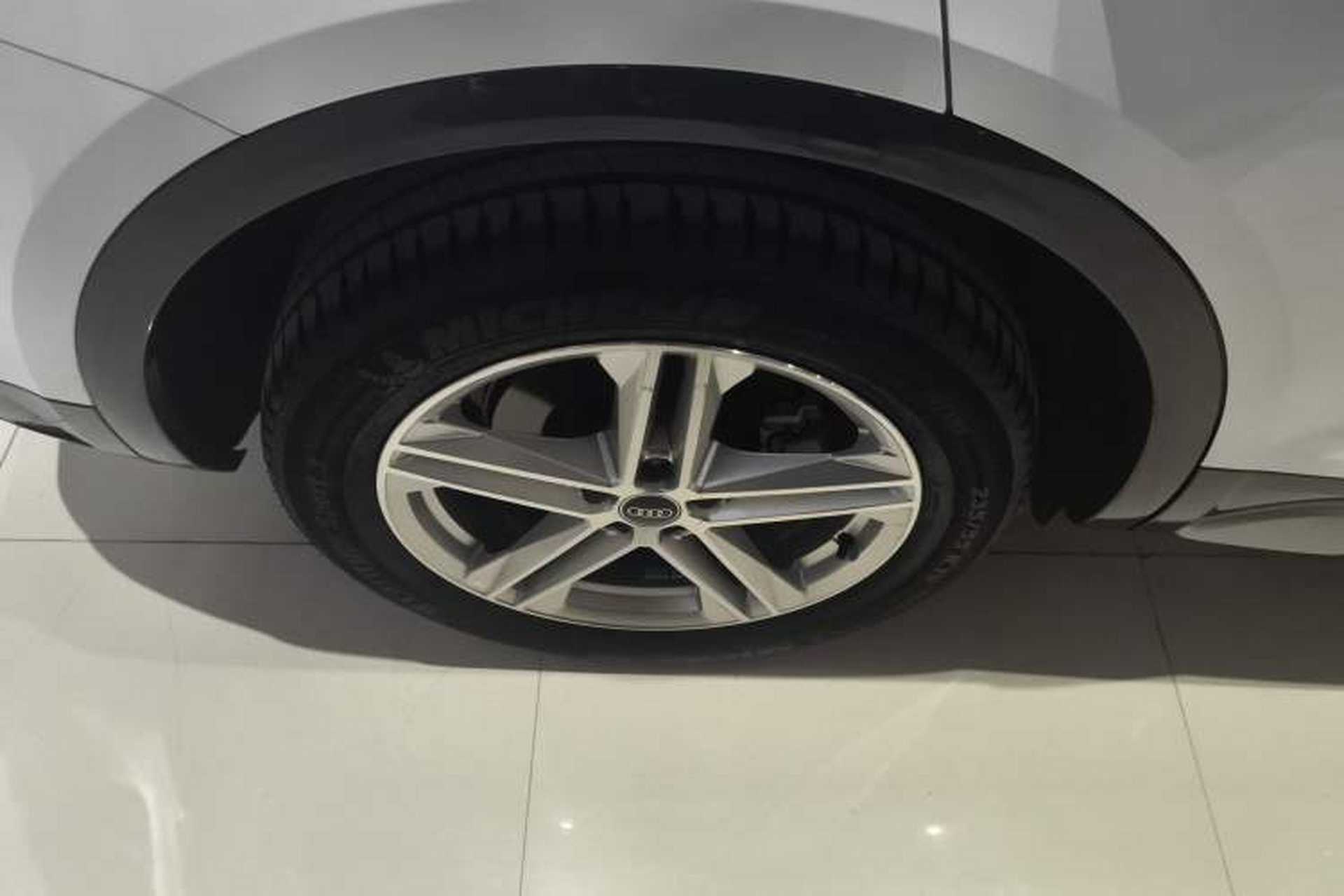 Used Audi Q5L 2023 40T Fashionable and Elegant Version Exterior 4