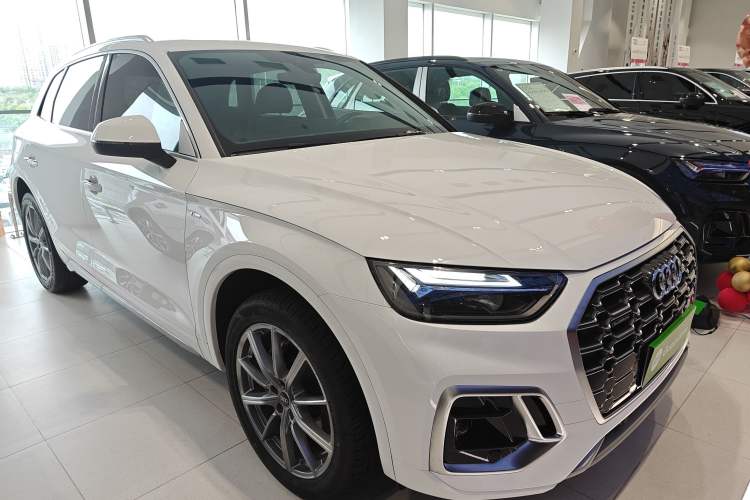 Used Audi Q5L 2023 40T Fashionable and Dynamic Edition Front Right 45 Deg