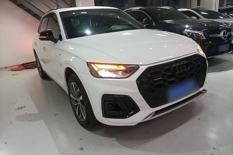 Used Audi Q5L 2023 40T Luxury Dynamic Model Front Right 45 Deg