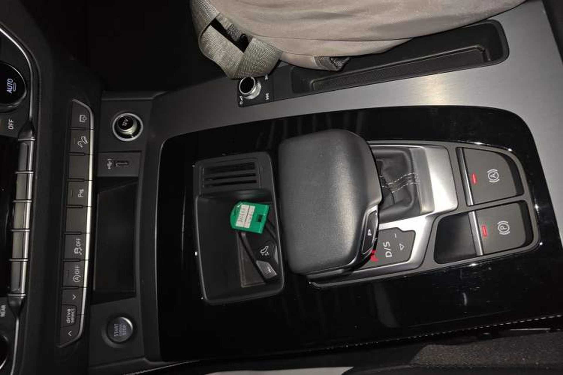 Used Audi Q5L 2023 40T Fashionable and Dynamic Edition Gear Lever