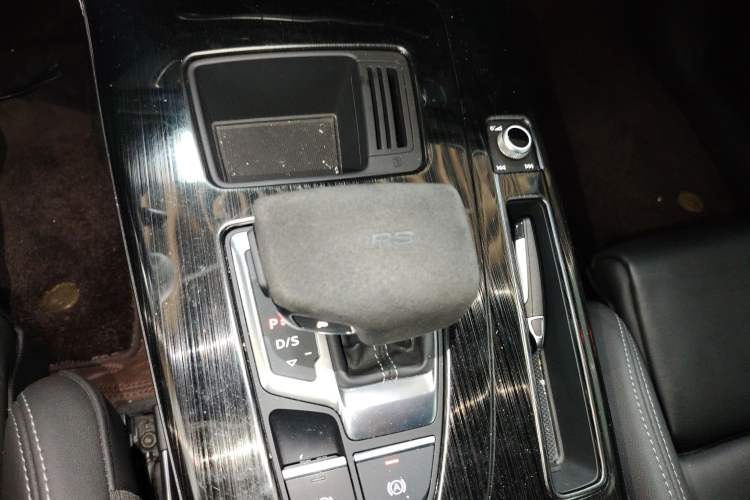 Used Audi Q5L 2023 40T Luxury Dynamic Model Gear Lever