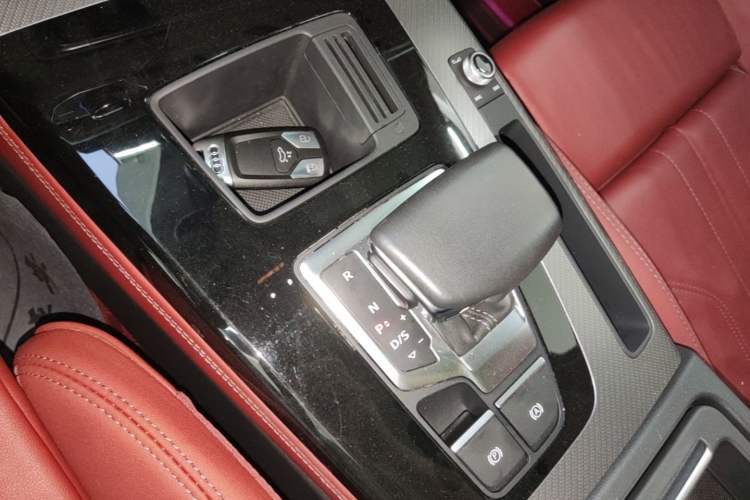 Used Audi Q5L 2023 40T Luxury Dynamic Model Gear Lever