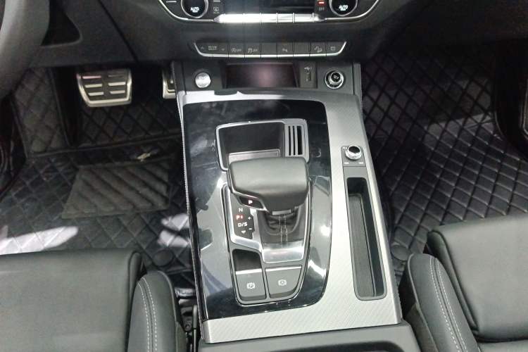 Used Audi Q5L 2023 40T Luxury Dynamic Model Gear Lever