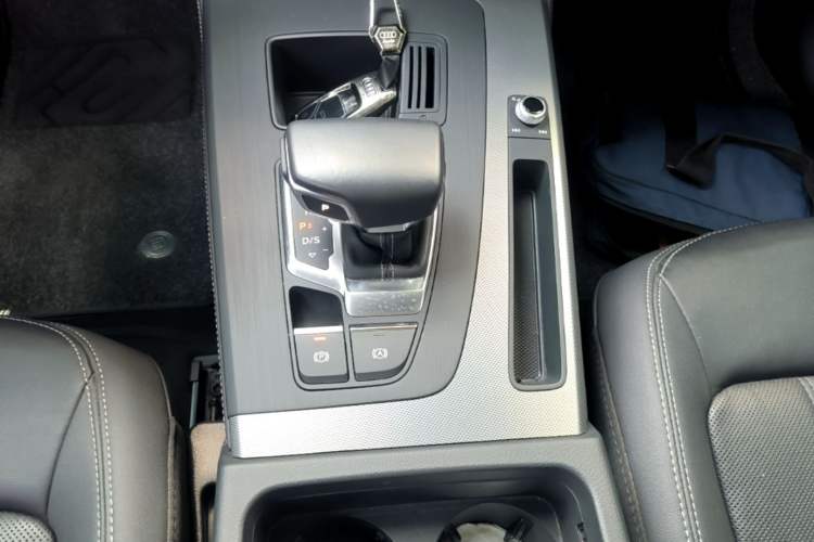 Used Audi Q5L 2023 40T Fashionable and Elegant Version Gear Lever
