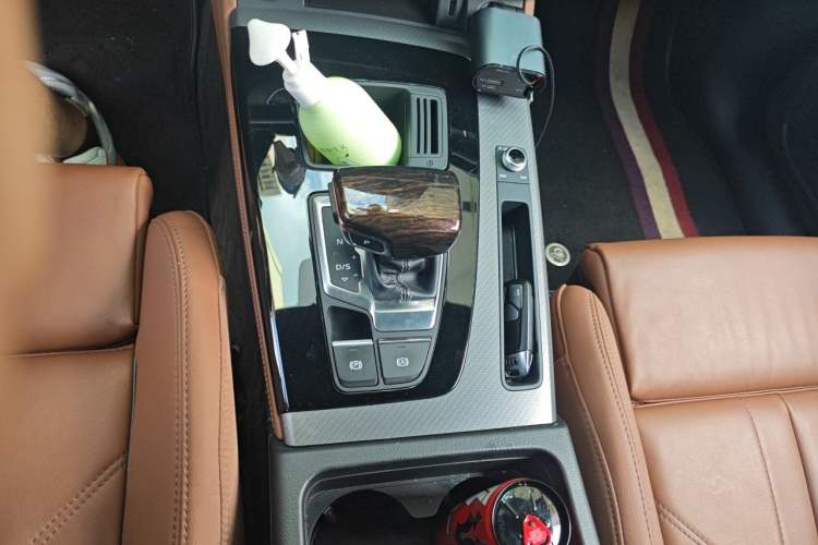 Used Audi Q5L 2023 40T Luxury Dynamic Model Gear Lever