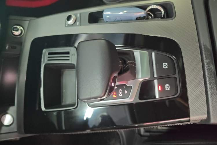 Used Audi Q5L 2023 40T Luxury Dynamic Model Gear Lever