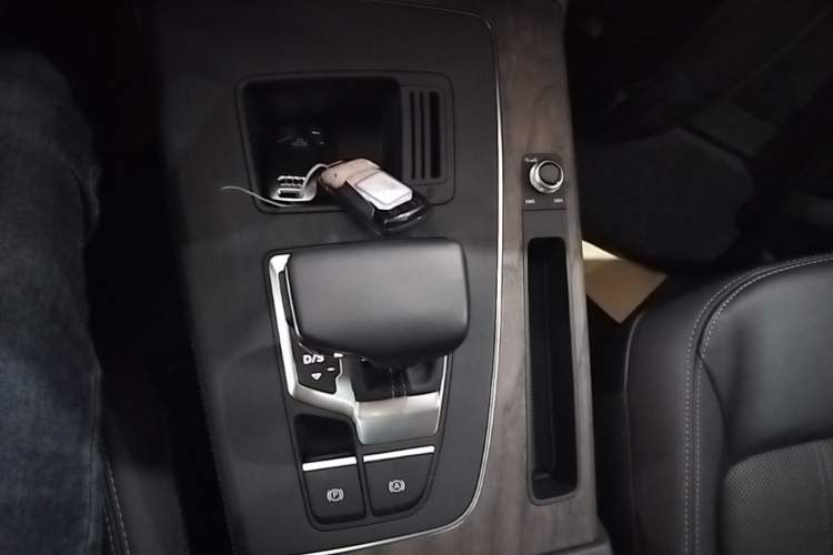 Used Audi Q5L 2023 40T Luxury Elegant Model Gear Lever