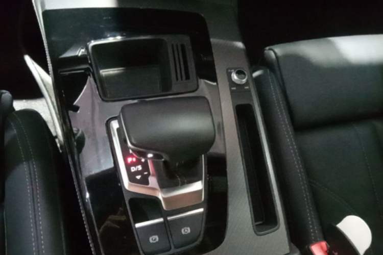 Used Audi Q5L 2023 40T Luxury Dynamic Model Gear Lever