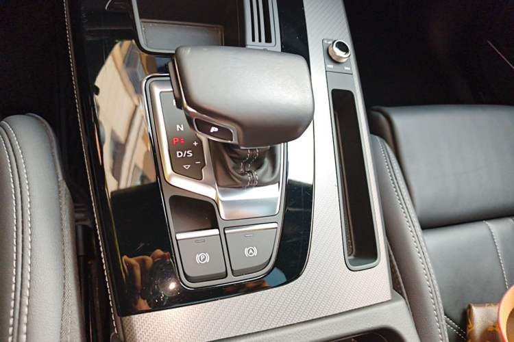 Used Audi Q5L 2023 45T Luxury Dynamic Model Gear Lever