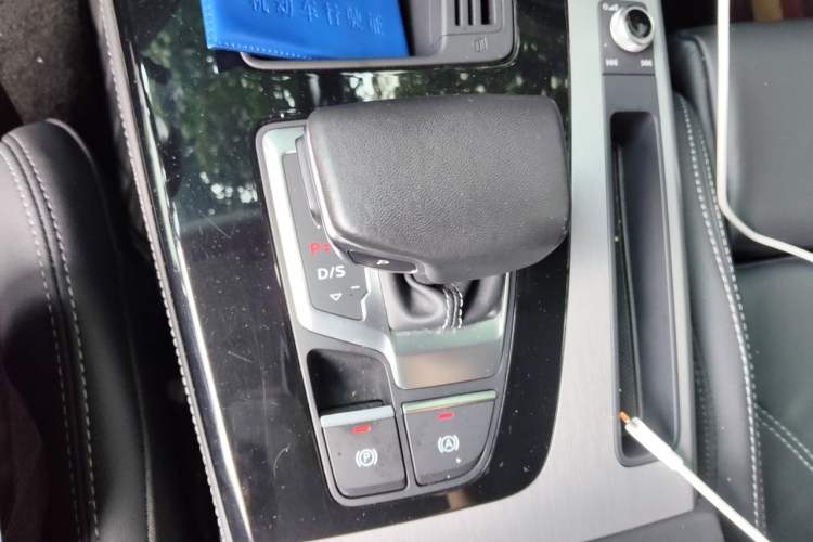 Used Audi Q5L 2023 40T Fashionable and Dynamic Edition Gear Lever