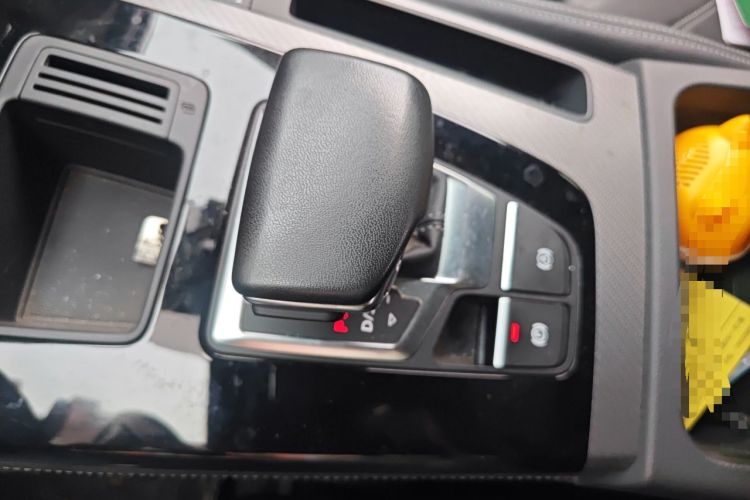 Used Audi Q5L 2023 40T Luxury Dynamic Model Gear Lever