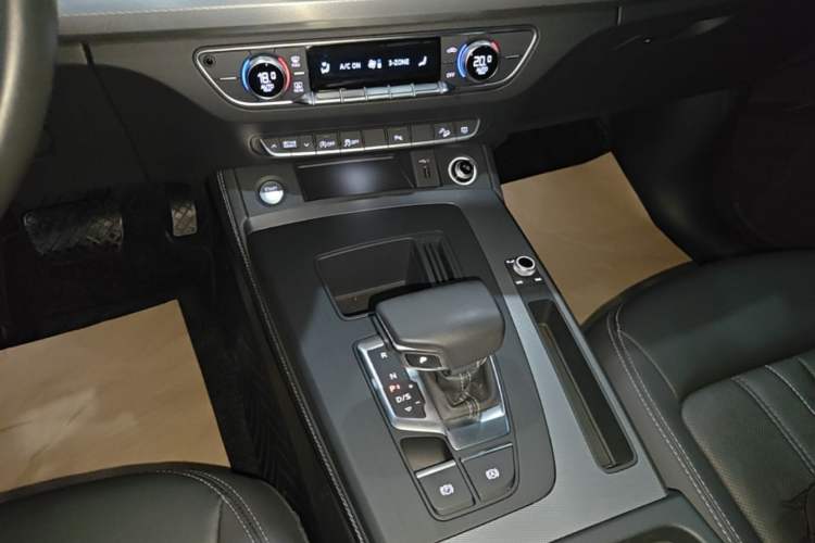 Used Audi Q5L 2023 40T Fashionable and Elegant Version Gear Lever