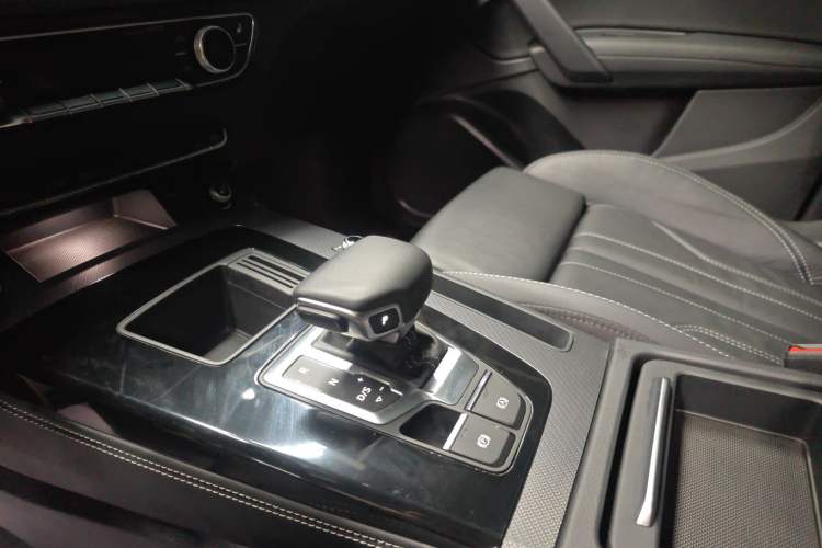 Used Audi Q5L 2023 40T Luxury Dynamic Model Gear Lever