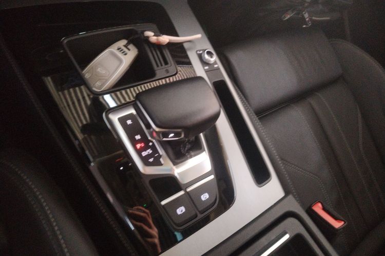 Used Audi Q5L 2023 40T Fashionable and Dynamic Edition Gear Lever