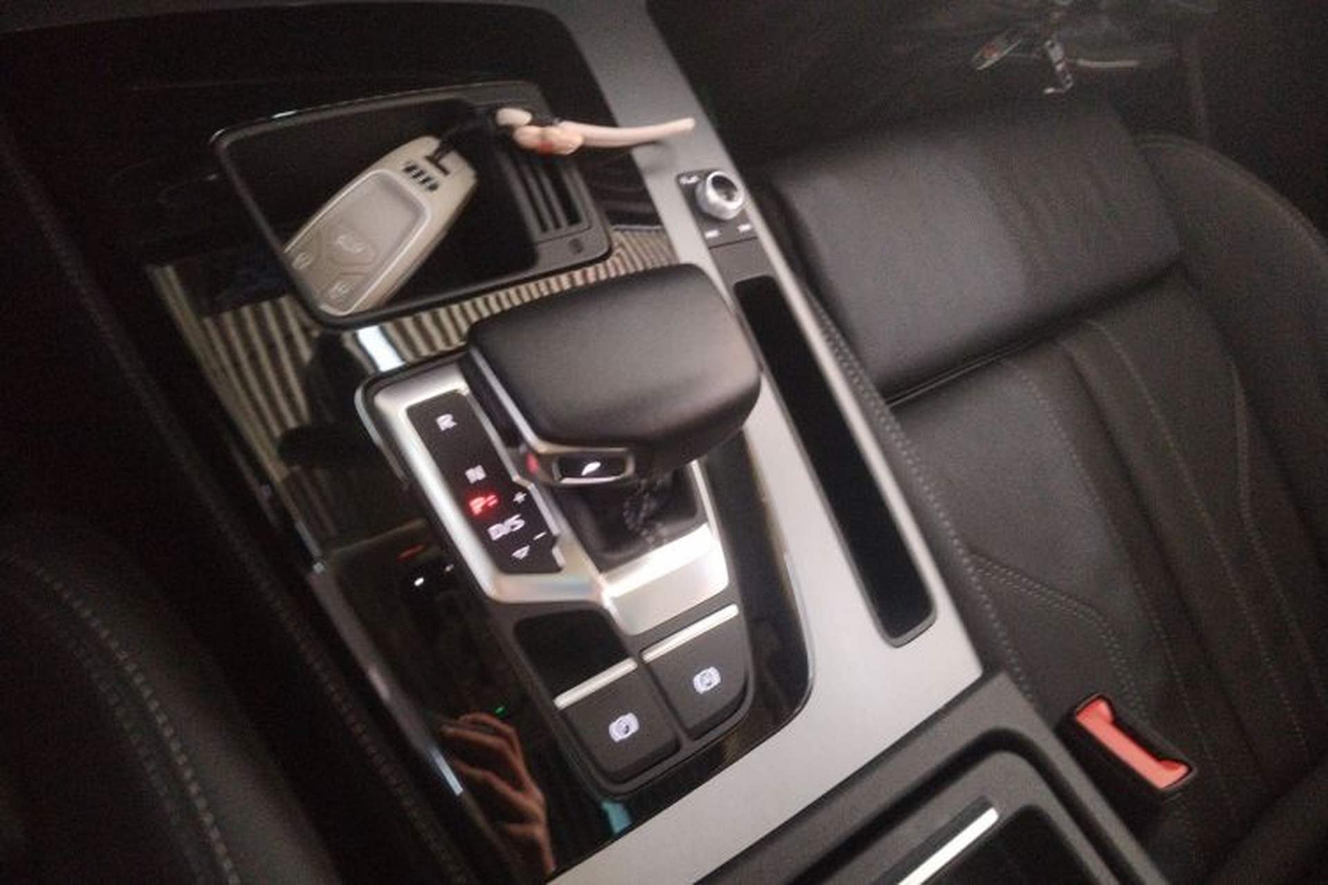 Used Audi Q5L 2023 40T Fashionable and Dynamic Edition Gear Lever