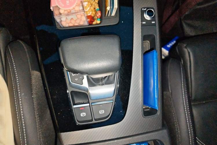 Used Audi Q5L 2023 40T Luxury Dynamic Model Gear Lever