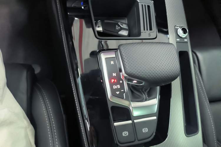 Used Audi Q5L 2023 45T Luxury Dynamic Model Gear Lever