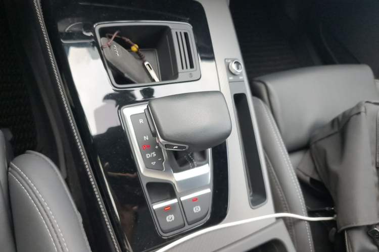 Used Audi Q5L 2023 40T Luxury Dynamic Model Gear Lever