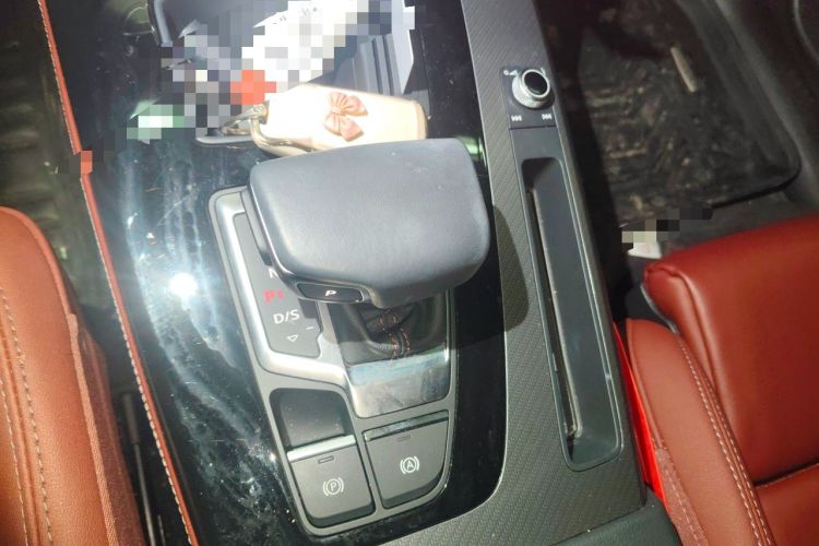 Used Audi Q5L 2023 40T Luxury Dynamic Model Gear Lever