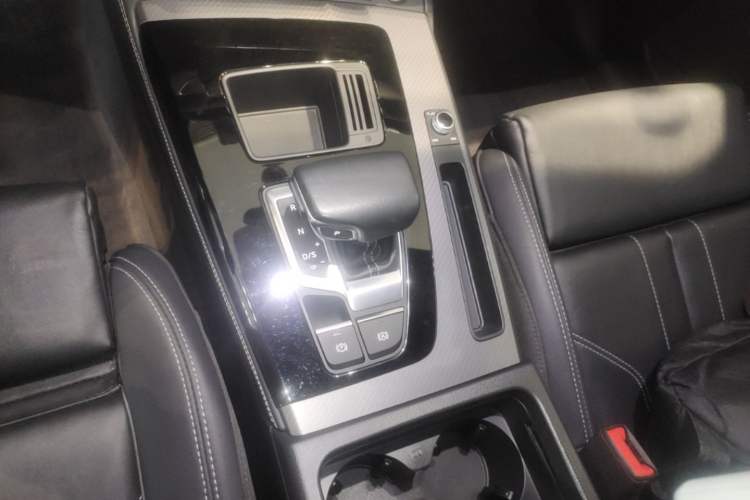 Used Audi Q5L 2023 40T Luxury Dynamic Model Gear Lever