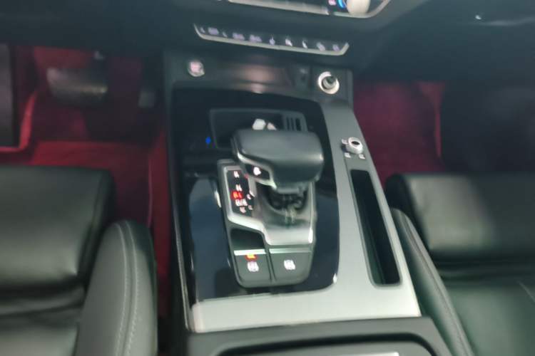 Used Audi Q5L 2023 40T Fashionable and Dynamic Edition Gear Lever
