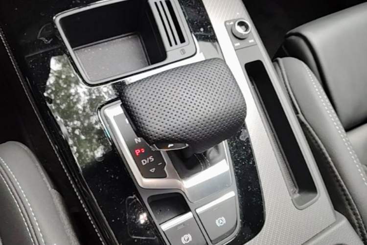 Used Audi Q5L 2023 40T Luxury Dynamic Model Gear Lever