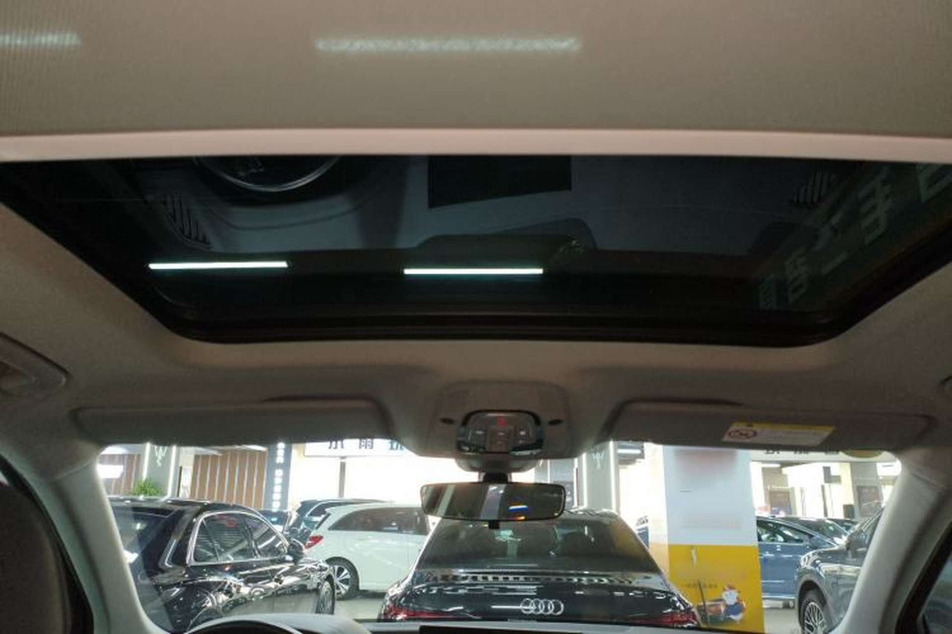 Used Audi Q5L 2023 40T Fashionable and Elegant Version Headliner
