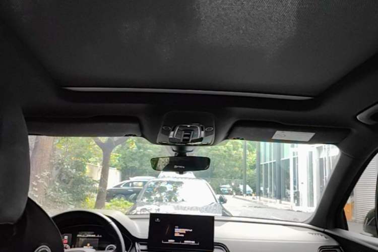 Used Audi Q5L 2023 40T Luxury Dynamic Model Headliner