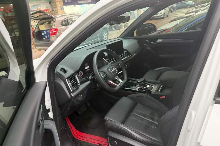 Used Audi Q5L 2023 40T Luxury Dynamic Model Interior 1