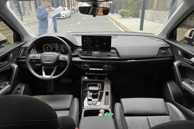 Used Audi Q5L 2023 40T Fashionable and Dynamic Edition Interior 1