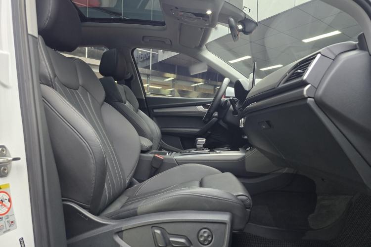 Used Audi Q5L 2023 40T Fashionable and Dynamic Edition Interior 2