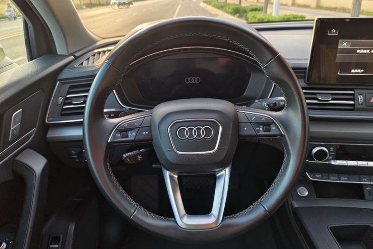 Used Audi Q5L 2023 40T Fashionable and Elegant Version Interior 2