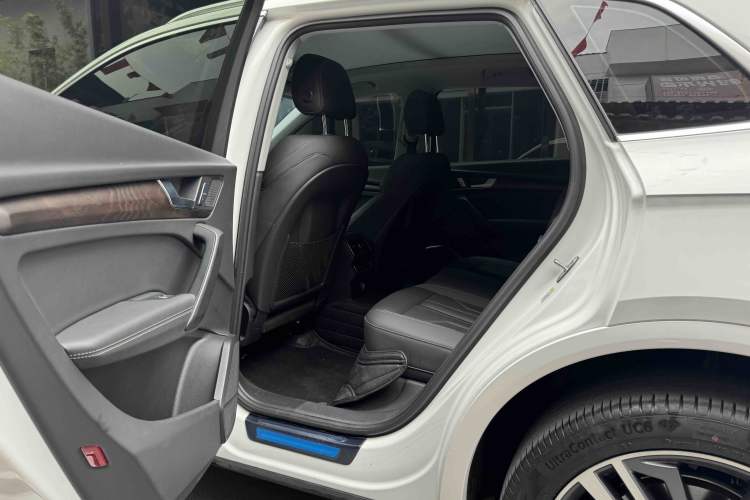 Used Audi Q5L 2023 40T Fashionable and Dynamic Edition Interior 4