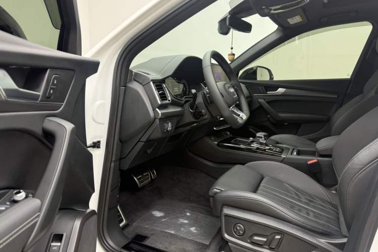 Used Audi Q5L 2023 40T Luxury Dynamic Model Interior 5