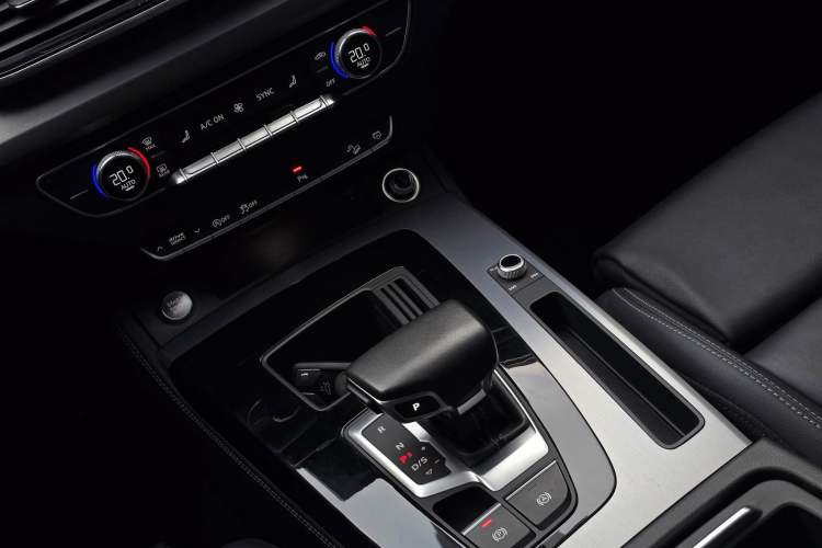 Used Audi Q5L 2023 40T Fashionable and Dynamic Edition Interior 6