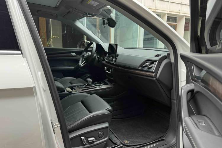 Used Audi Q5L 2023 40T Fashionable and Dynamic Edition Interior 6