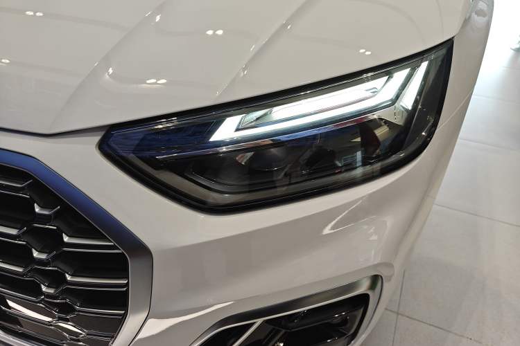Used Audi Q5L 2023 40T Fashionable and Dynamic Edition Left Front Headlight