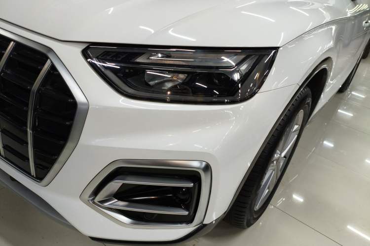 Used Audi Q5L 2023 40T Fashionable and Elegant Version Left Front Headlight