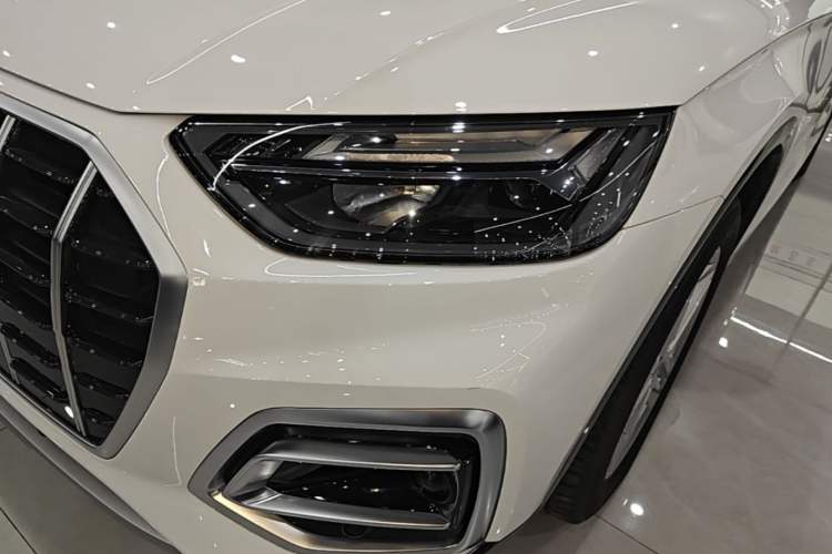 Used Audi Q5L 2023 40T Fashionable and Elegant Version Left Front Headlight