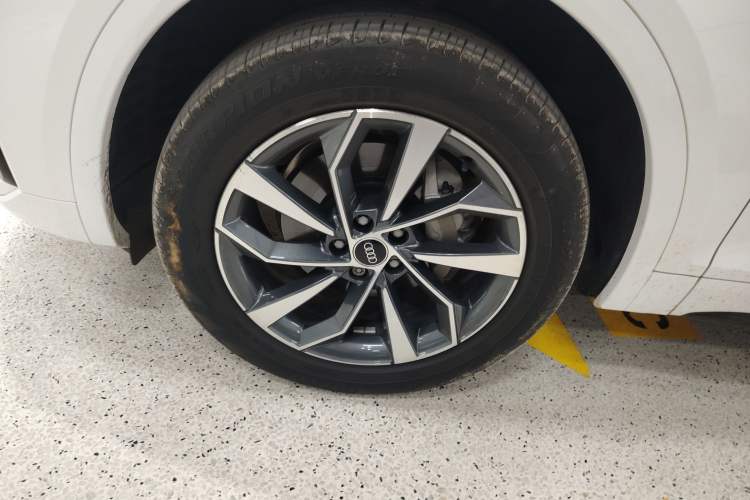 Used Audi Q5L 2023 40T Luxury Dynamic Model Left Front Wheel Hub