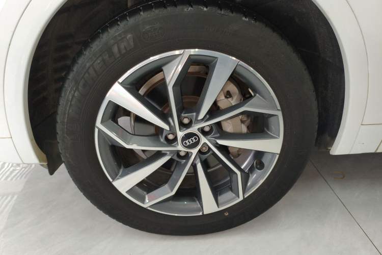 Used Audi Q5L 2023 40T Luxury Dynamic Model Left Front Wheel Hub