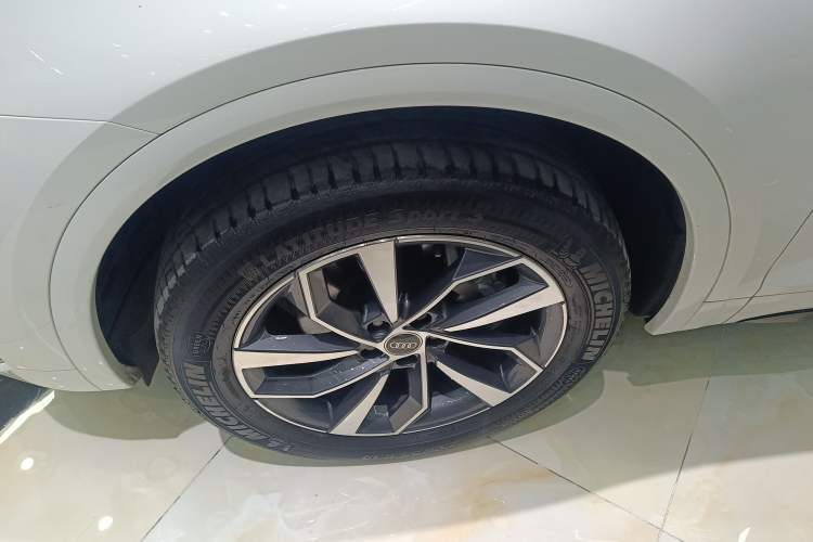 Used Audi Q5L 2023 40T Luxury Dynamic Model Left Front Wheel Hub