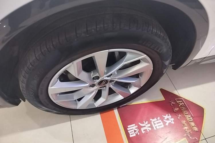 Used Audi Q5L 2023 40T Luxury Elegant Model Left Front Wheel Hub