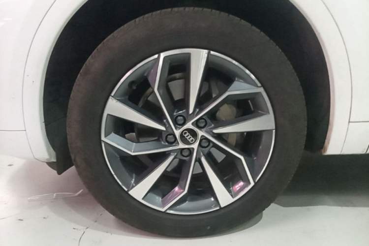 Used Audi Q5L 2023 40T Luxury Dynamic Model Left Front Wheel Hub