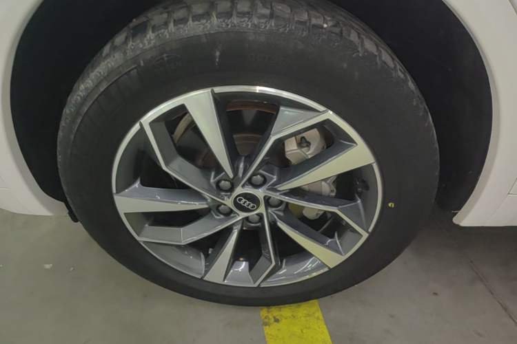 Used Audi Q5L 2023 40T Luxury Dynamic Model Left Front Wheel Hub