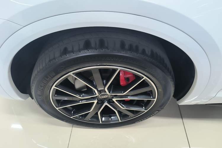 Used Audi Q5L 2023 45T Luxury Dynamic Model Left Front Wheel Hub