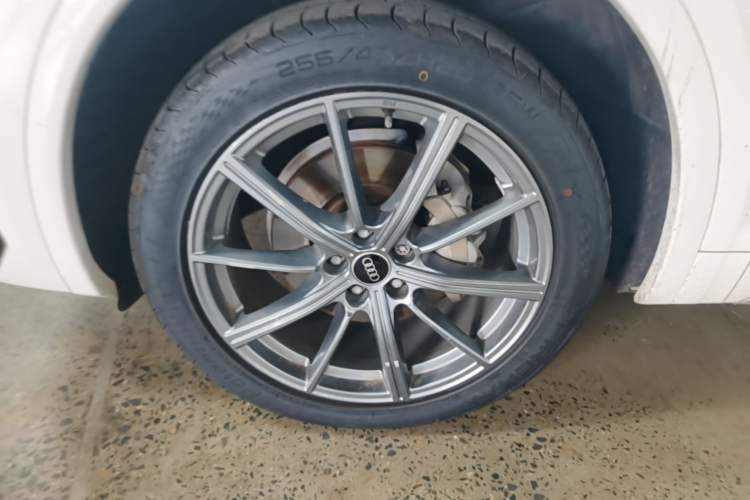 Used Audi Q5L 2023 40T Fashionable and Dynamic Edition Left Front Wheel Hub