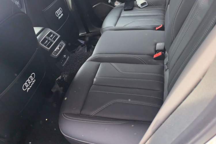 Used Audi Q5L 2023 40T Fashionable and Dynamic Edition Left Rear Seat