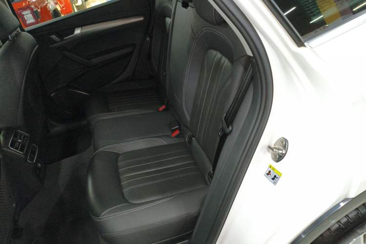 Used Audi Q5L 2023 40T Fashionable and Elegant Version Left Rear Seat