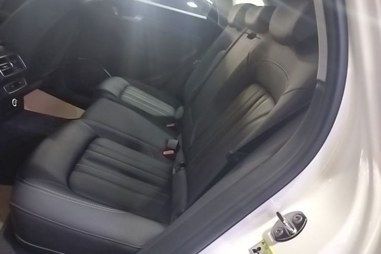 Used Audi Q5L 2023 40T Luxury Elegant Model Left Rear Seat